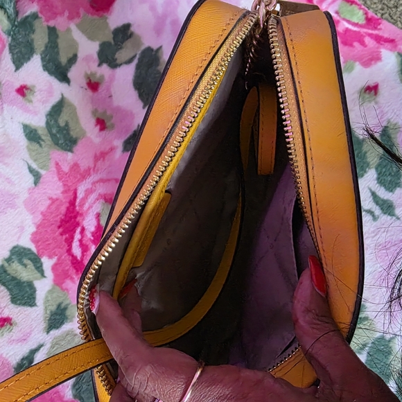 Michael Kors Jet Set Large Saffiano Leather Crossbody Bag Marrigold - Picture 5 of 6